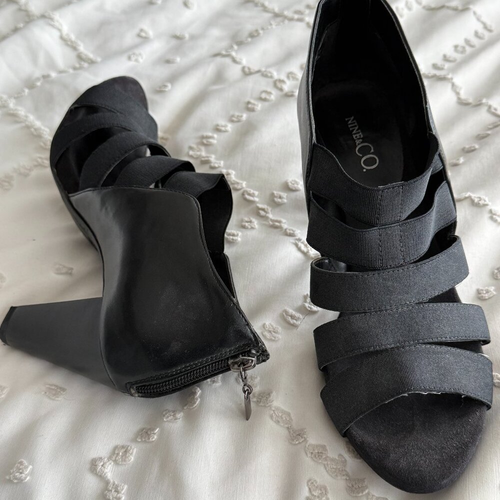 Nine & Co. Black Pumps Size 8.5 with back zipper